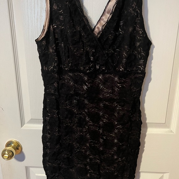 Dynamite black lace body con dress w beige underlay! Size large - Picture 3 of 4
